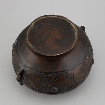 A japanese bronze censer, 19th century.