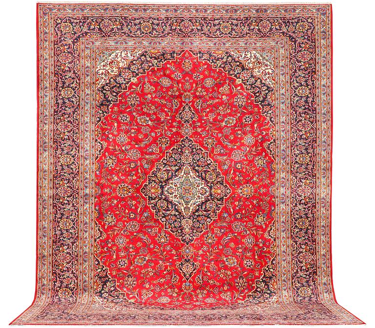A Keshan carpet, c. 397 x 295 cm.