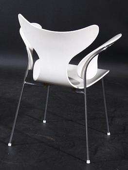 KARMSTOL. Arne Jacobsen "Seagull" för Fritz Hansen.