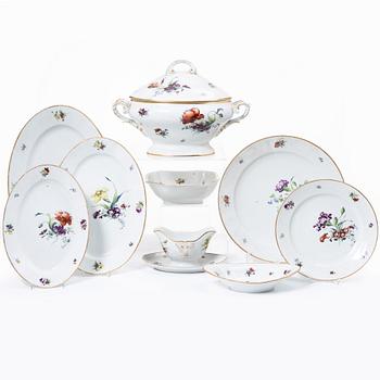 A Bing & Gröndahl part dinner service, Dnemanrk, circa 1900. (44 pieces).