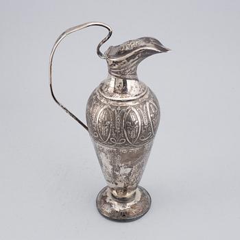 Au Austrian early 20th century silver wine charger.
