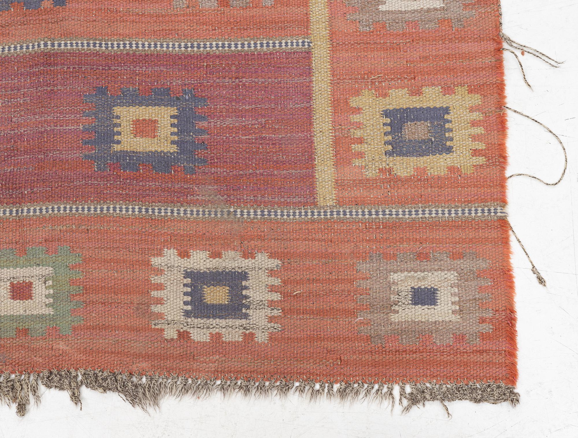 Märta Måås-Fjetterström, matta, "Röd grön äng", rölakan, ca 242 x 150 cm, signerad AB MMF.