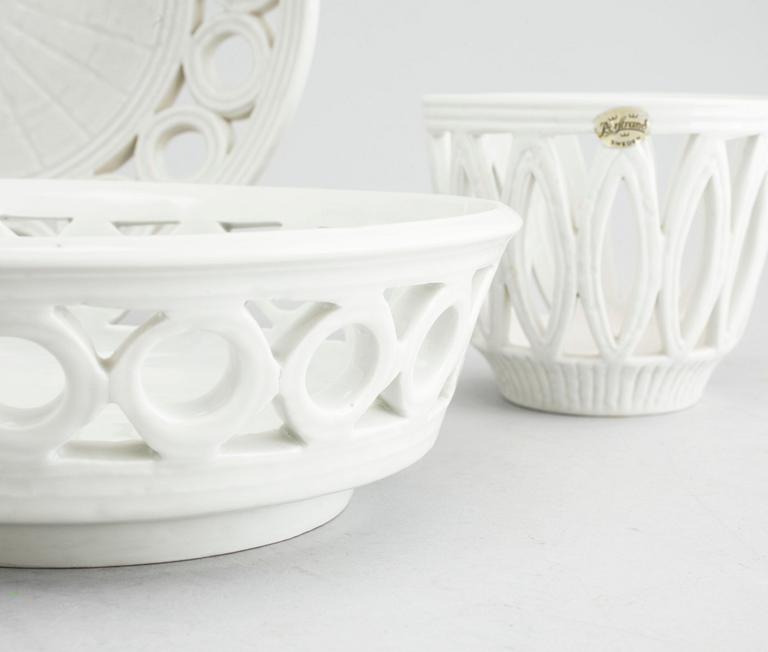 A pair of stoneware bowls, "Olympia", and a flower pot by Gunnar Nylund, Rörstrand, second half of the 20th century.