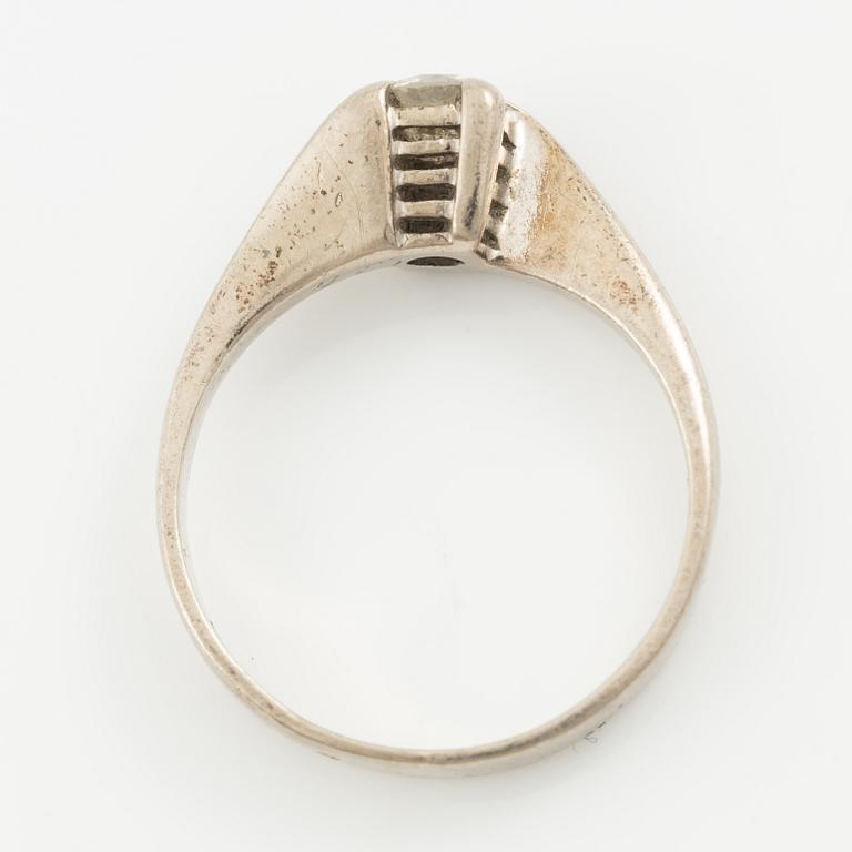 Ring, 18K white gold set with a brilliant-cut diamond approximately 0.25 ct.