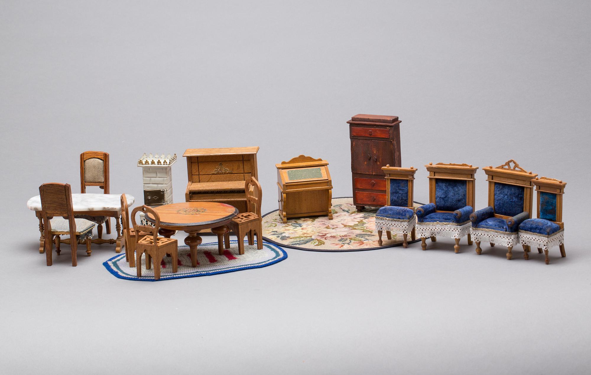 PARTI DOCKSKÅPSMÖBLER, 1800/1900-TAL.