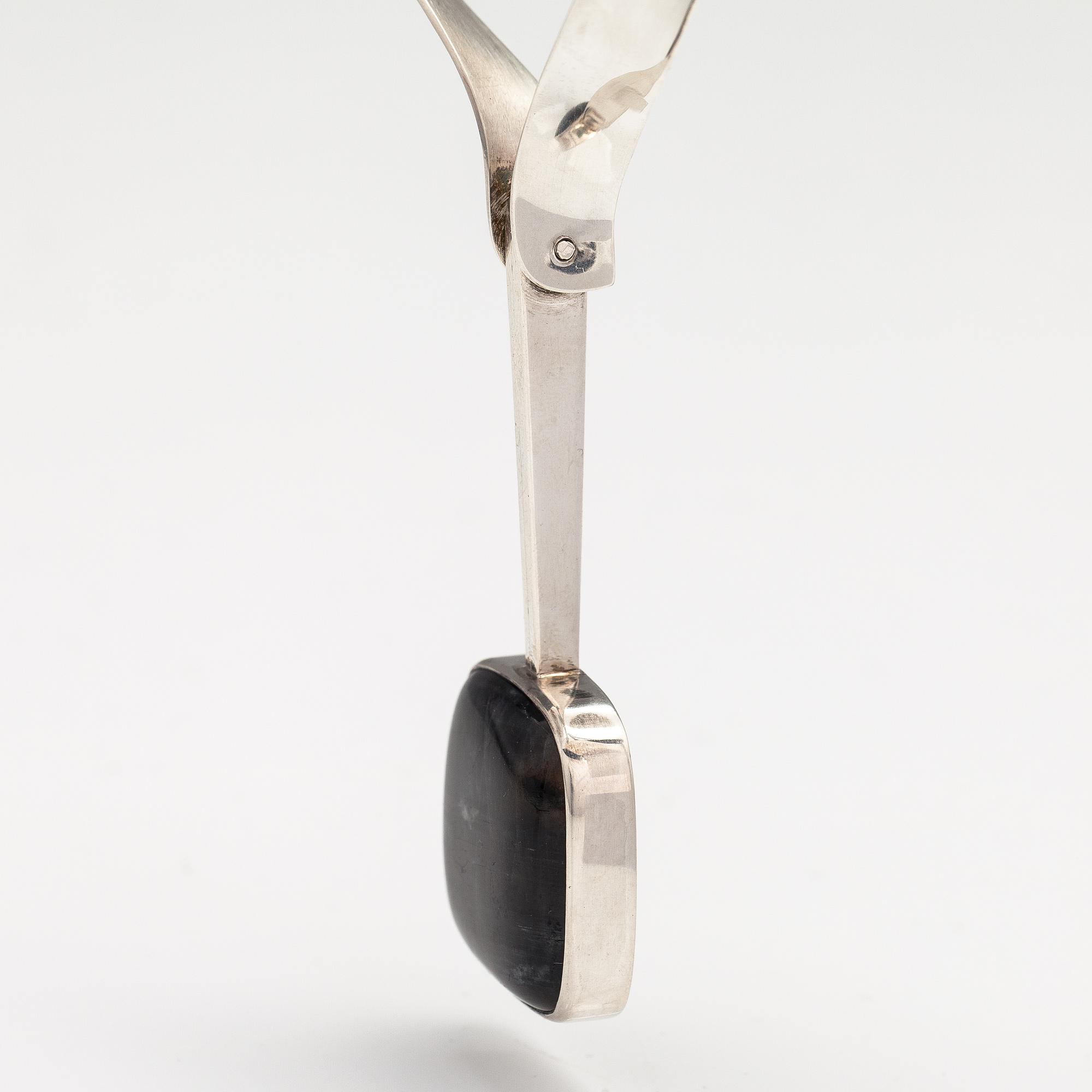 Olavi Wehmersuo, A sterling silver neckalce with a spectrolite. Kaunis Koru, Helsinki 1974.