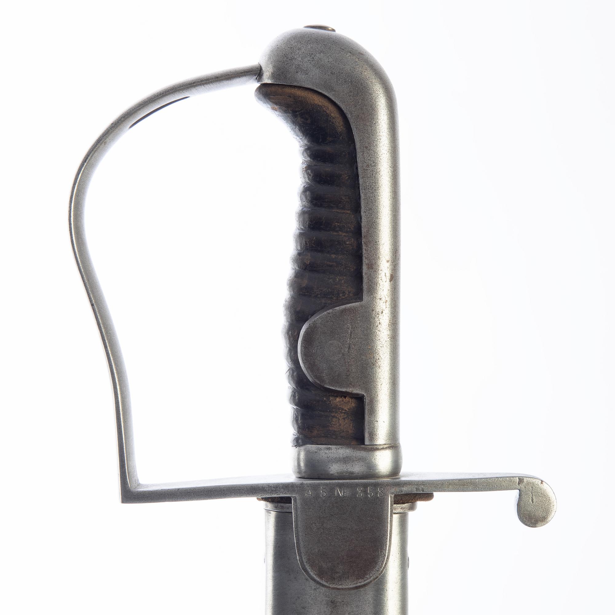 Sabel, svensk, m/1831 för artilleriet, med balja.