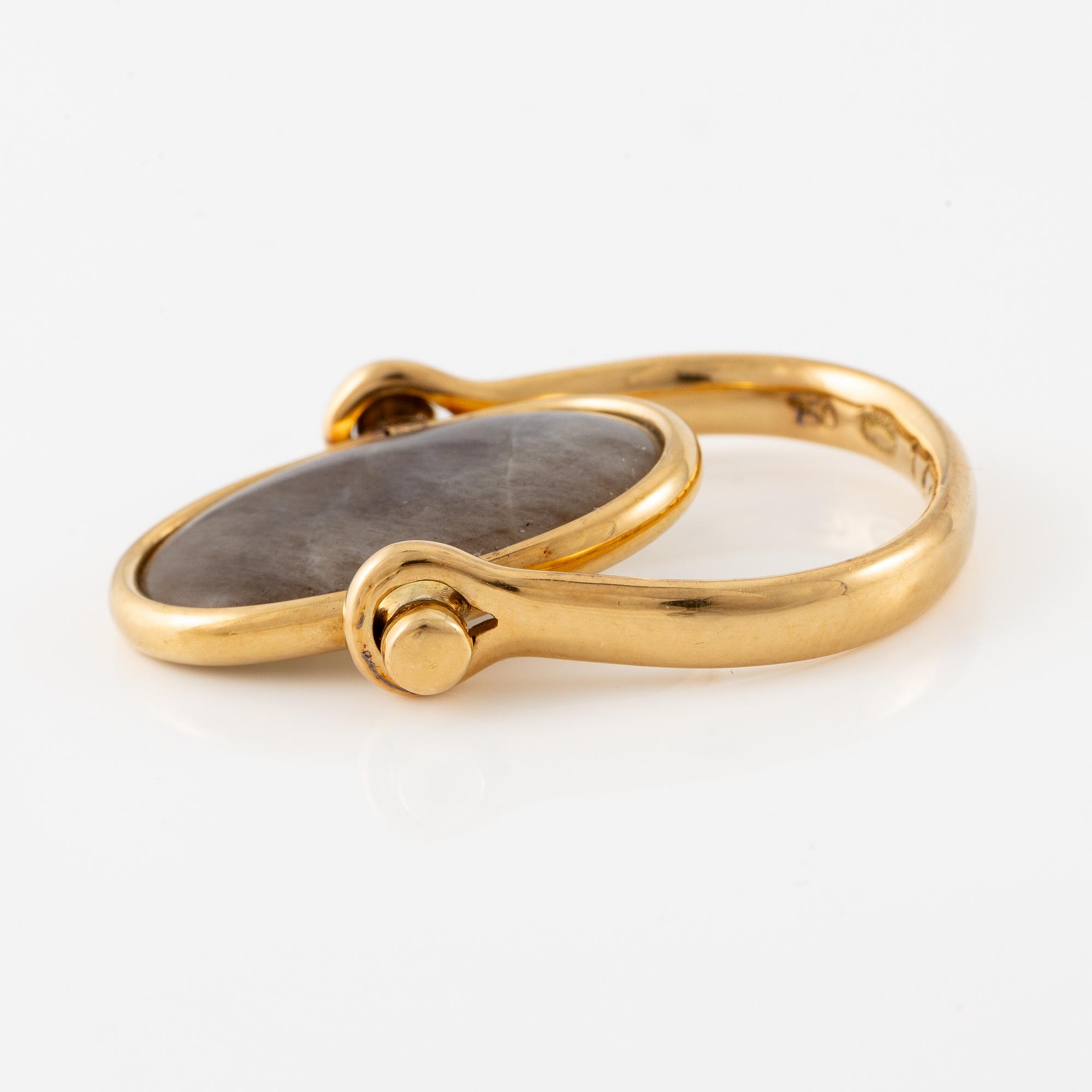 Vivianna Torun Bülow-Hübe, ring, 18K guld med labradorit och pärlemor, för Georg Jensen.