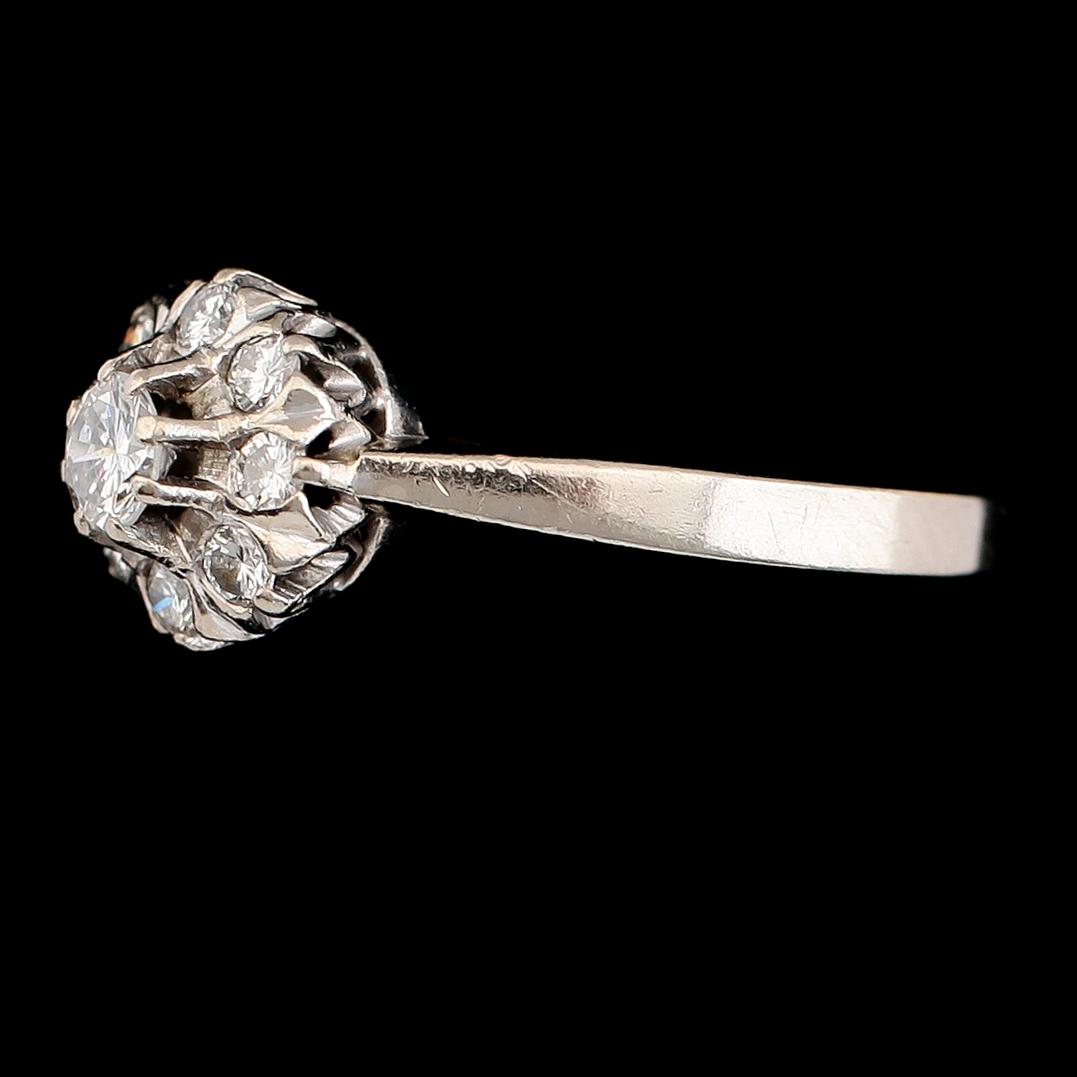 RING, 18 k vitguld, briljantslipade diamanter tot 0.48 ct. Vikt 3,3 g.