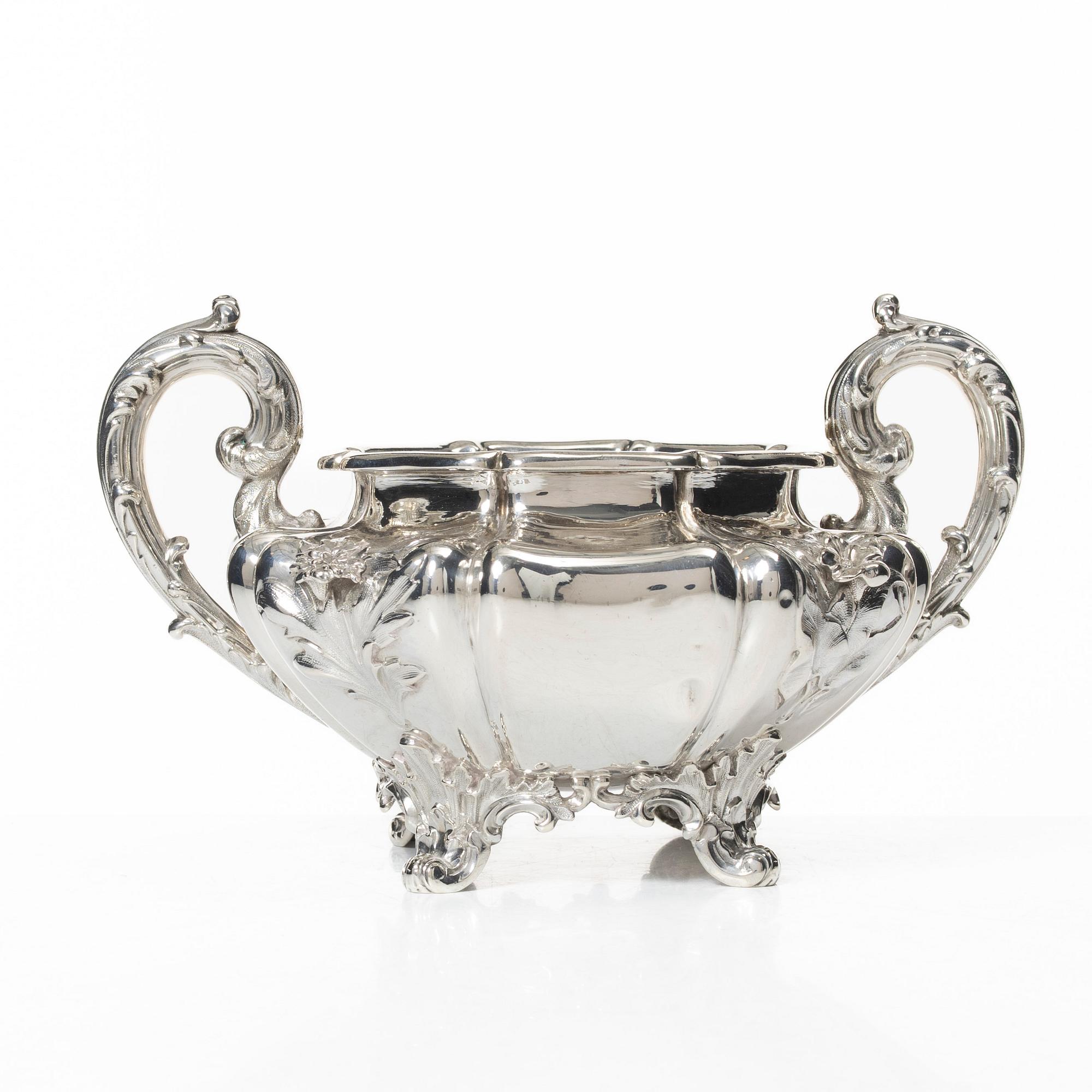 An English silver bowl, mark of Edward, Edward junior, John & William Barnard, London, 1834.