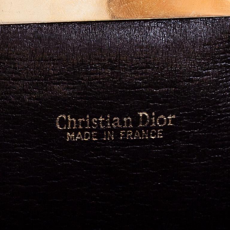 Christian Dior, väska, plånbok, portmonnä och två scarf.