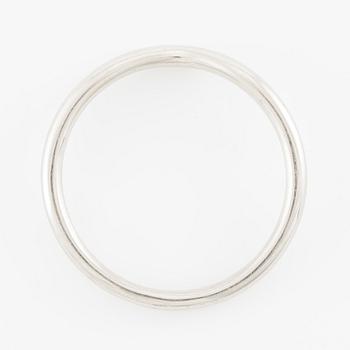 Elsa Peretti, Tiffany & Co, "Curved ring", platinum.