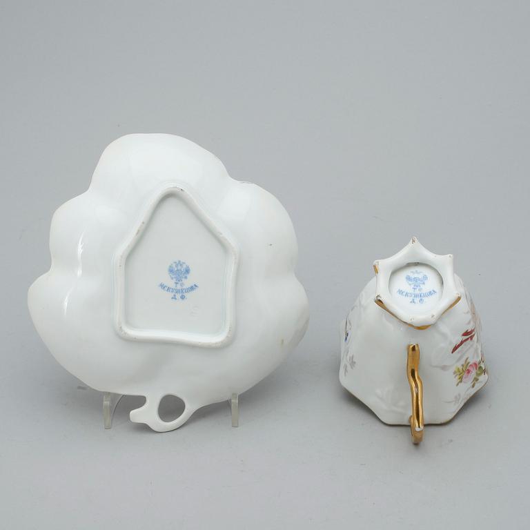 KOPPAR PÅ FAT, porslin, 6 st, Kuznetsov, Dmitrov Factory 1891-1917. Ryssland omkring 1900.