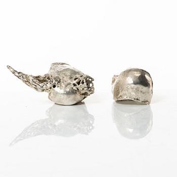 Lars Arby, skulpturer, 2 st, sterlingsilver, Göteborg 1982.