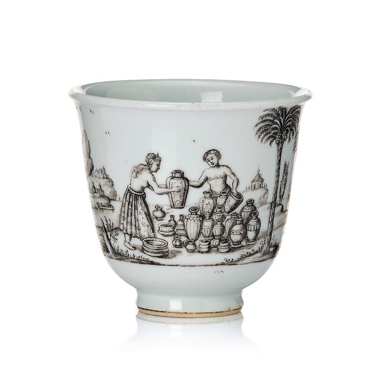 A Chinese Export grisaille cup, 18th century. 'Posfeleyn VerKoopeing'.