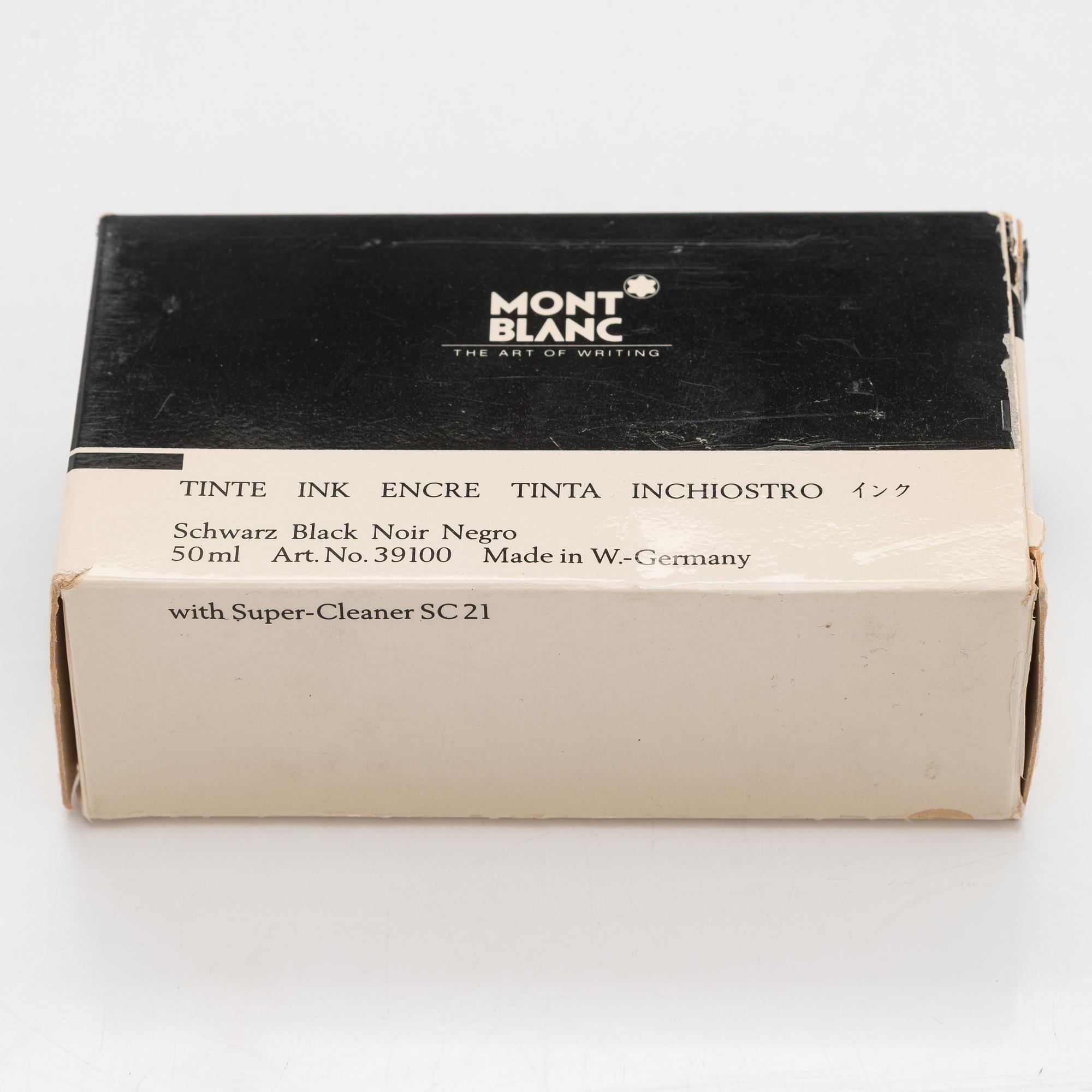 Montblanc, a Meisterstück fountain pen.