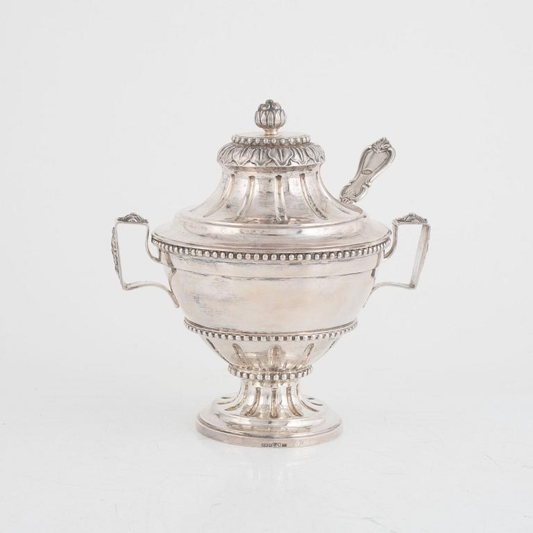 A Swedish silver sugarbowl with cover, mark of Gustaf Möllenborg, Stockholm 1862.