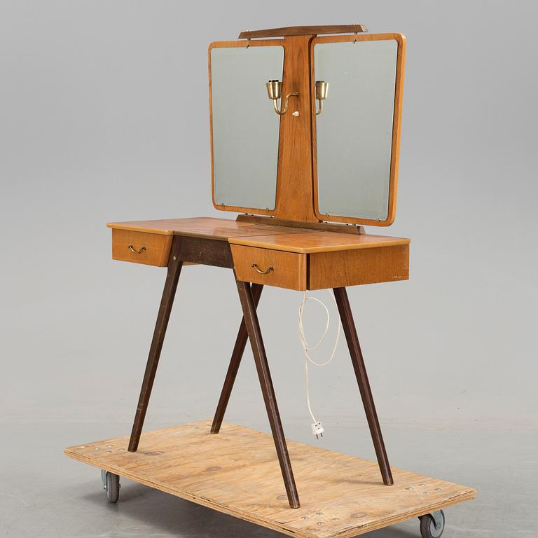 A 1950s dressing table.
