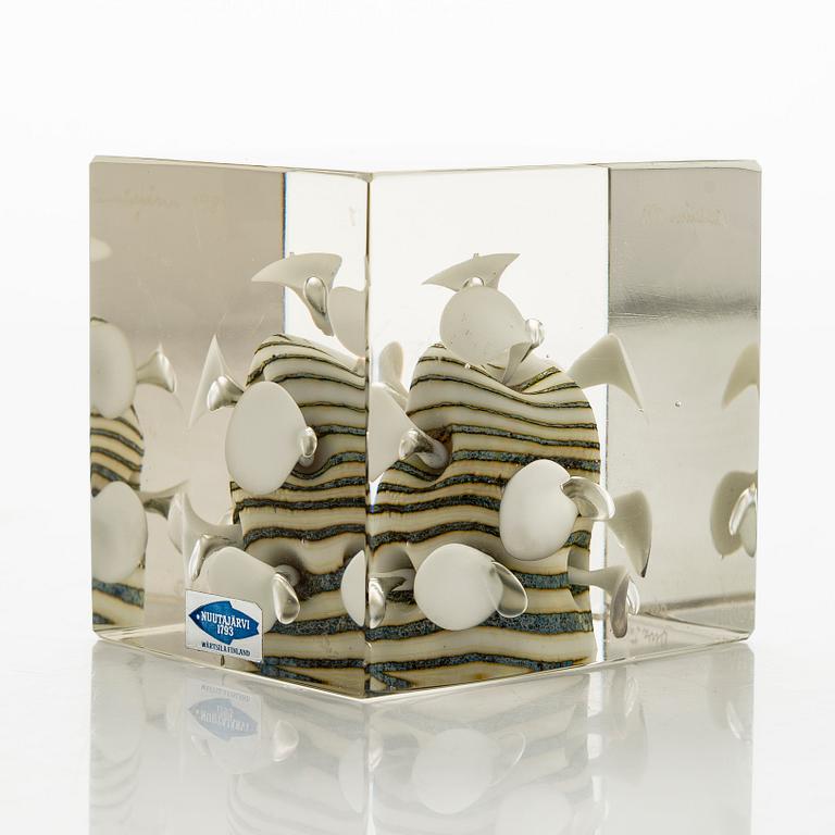 Oiva Toikka, årskub, signerad Oiva Toikka, Nuutajärvi 1981, numrerad 229/1000.