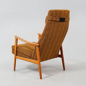 FÅTÖLJ MED FOTPALL, omkring 1900-talets mitt.