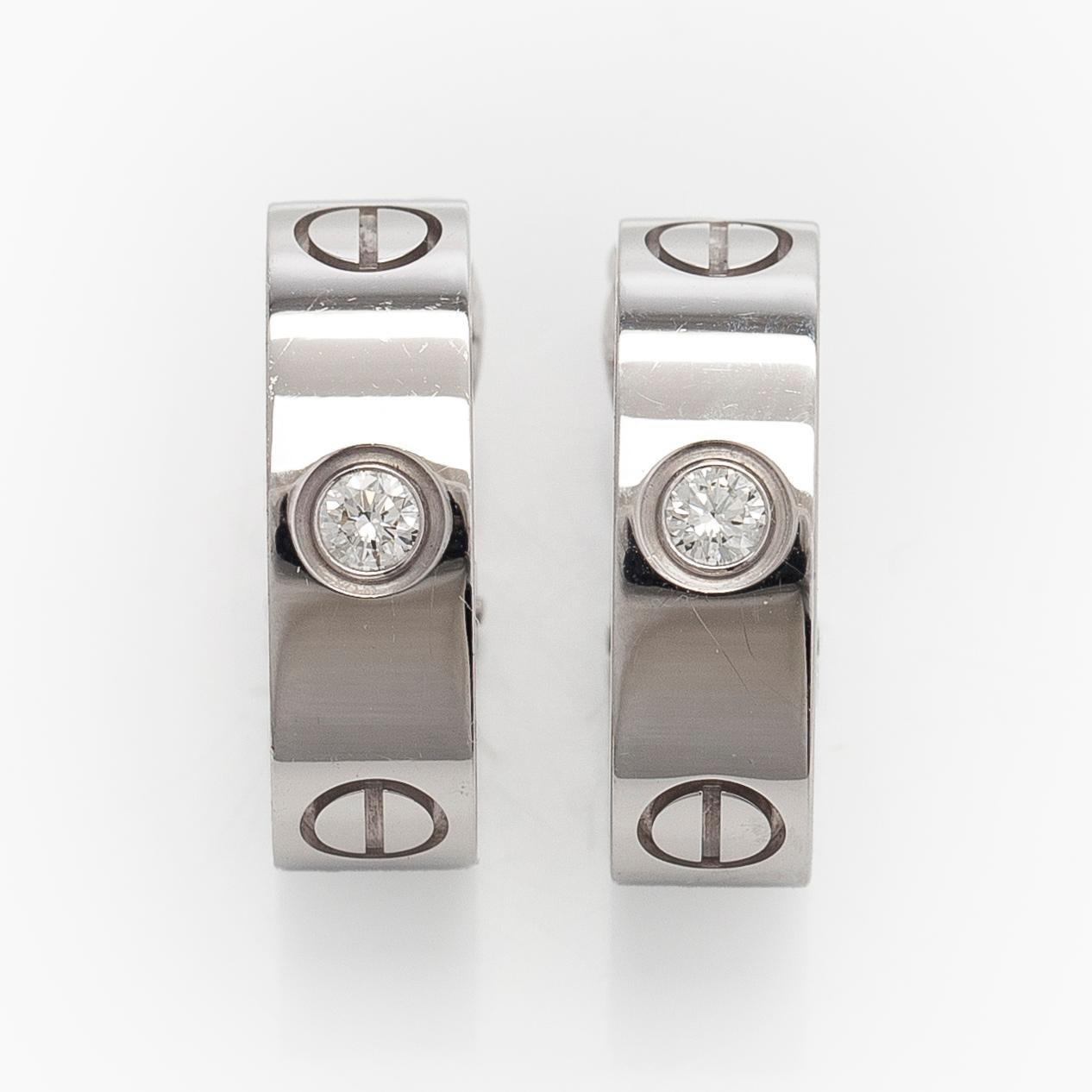 Cartier, Korvakorut, "Love", 18K valkokultaa, briljanttihiottuja timantteja.