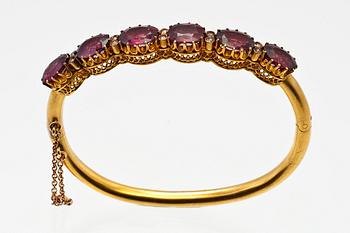 GARNET BRACELET.