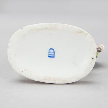 FIGURINER, 2 st, porslin, Mellaneuropa, troligen ca 1900.