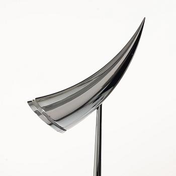 Philippe Starck, Bordslampa "Ara" av förkromad metall. Flos, Etikettmärkt.
