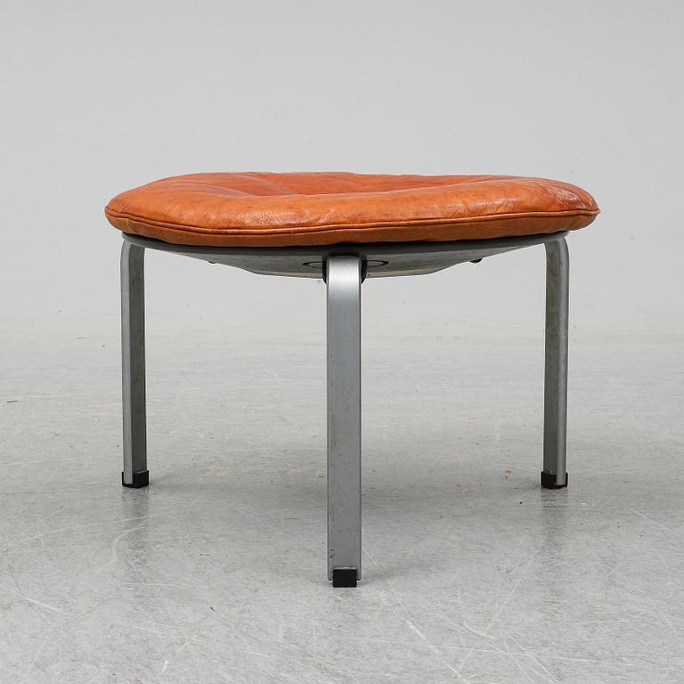 a "PK-33" tan leather stool, edition E Kold Christensen, Denmark.