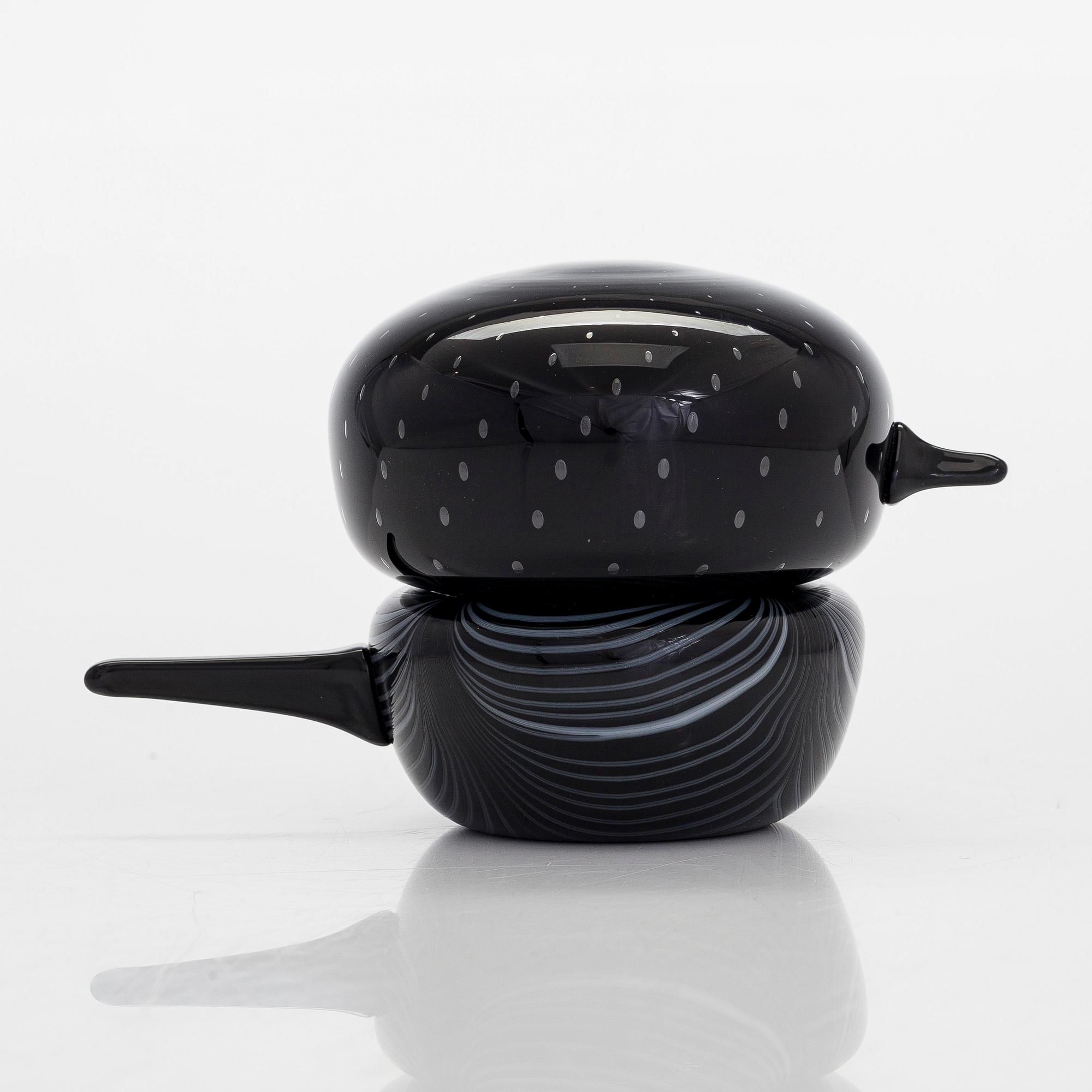 Matti Klenell, glasfågel "Harakka Baby", signerad M. Klenell Iittala.