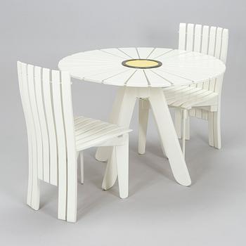 Alvar & Aino Aalto, "Aurinko" -sarjan pöytä ja tuoleja, 2 kpl, Artek,  1950-luku ja 1900- luvun loppupuoli.