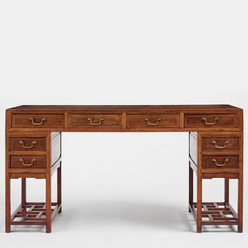 Skrivbord/partnersdesk, hardwood. Kina, sen Qingdynasti/tidigt 1900-tal.