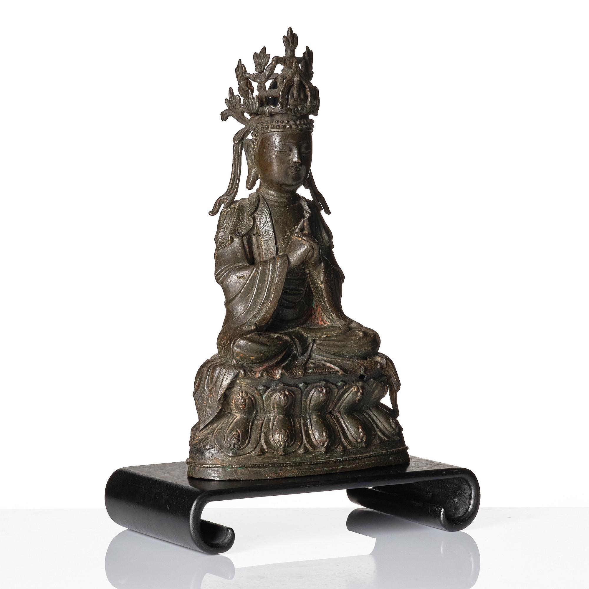 Guanyin, brons. Mingdynastin (1368-1644).