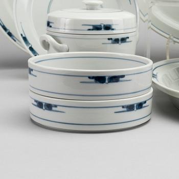 GERTRUD VASGAARD, a 49 pcs porcelain dinner service for Royal Copenhagen.