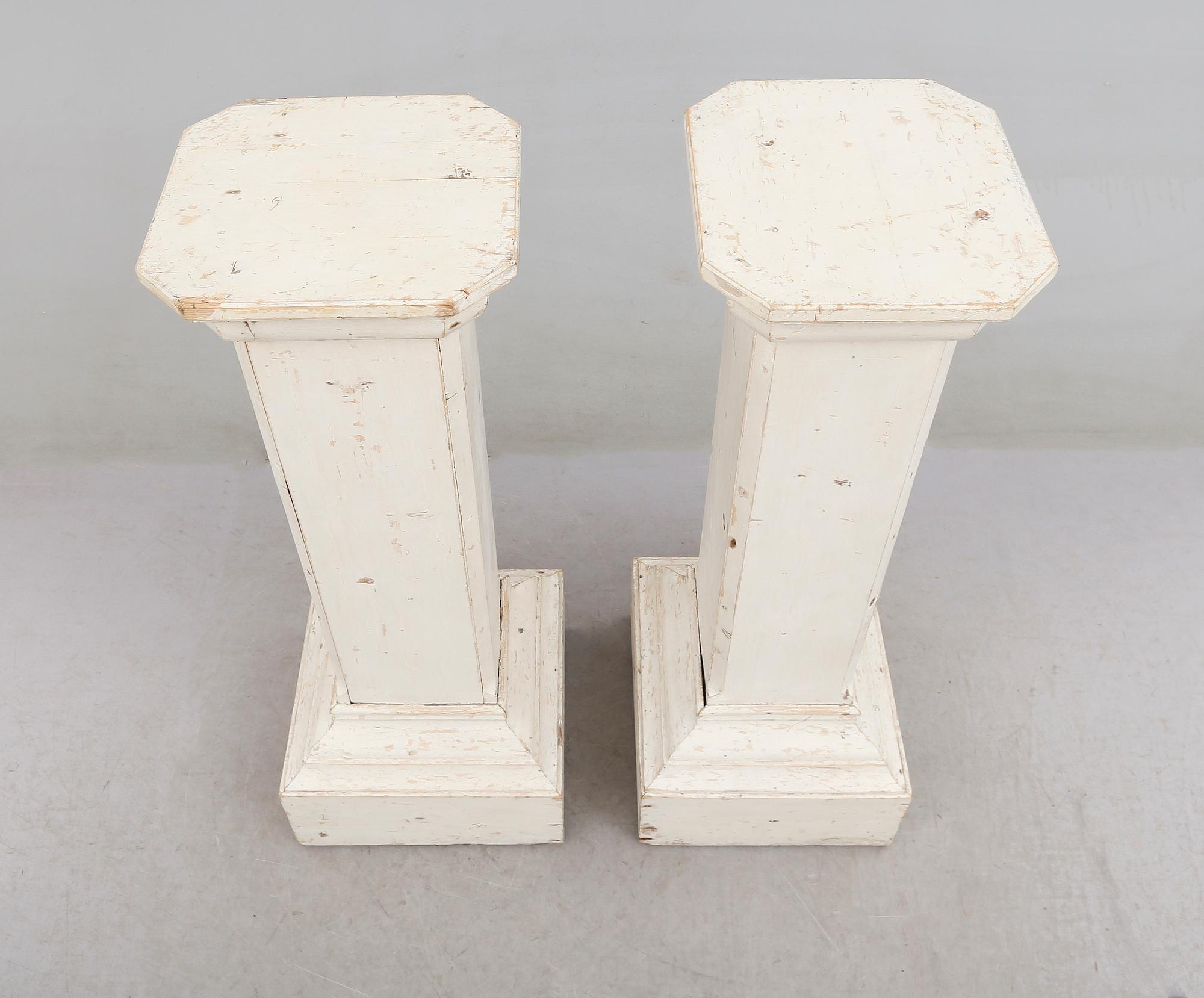 KOLONNER, 1 par, omkring år 1900.