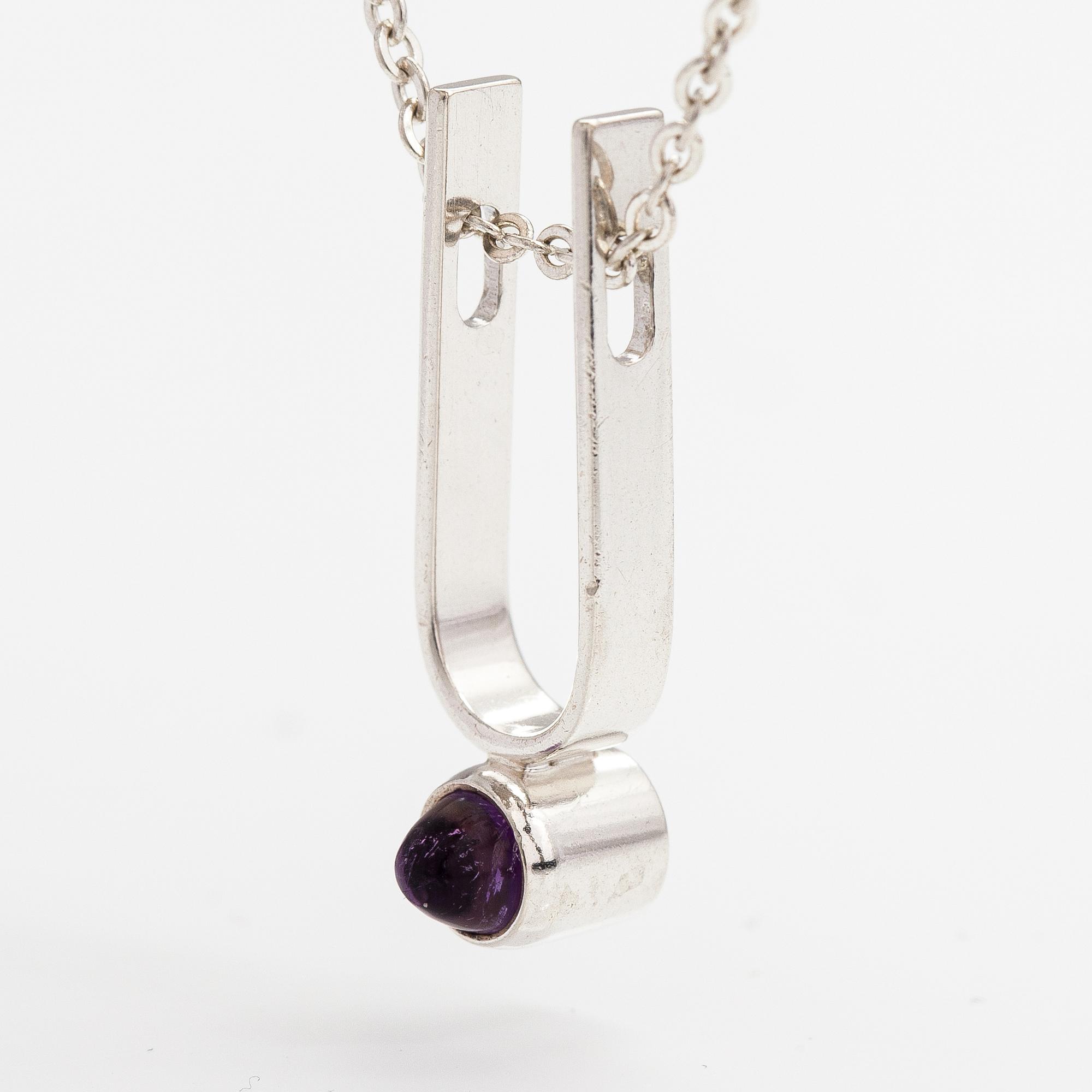 Elis Kauppi, A silver necklace with an amethyst. Kupittaan kulta, Turku 1961.