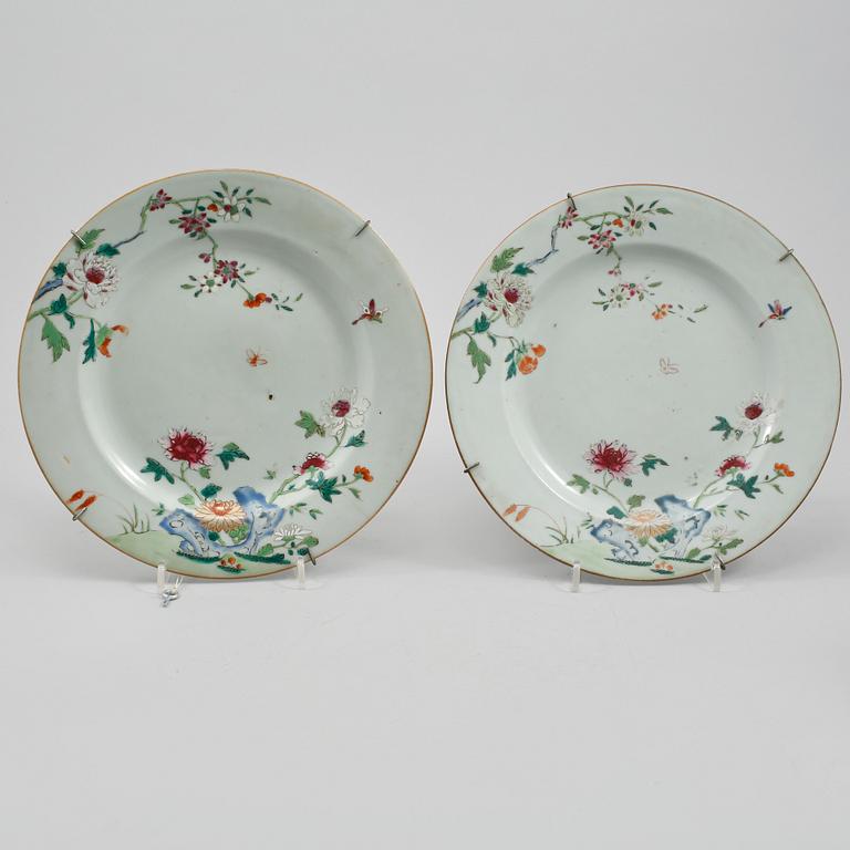 BÅLSKÅL samt TALLRIKAR, 2 st, porslin, Kina, 1700-tal.