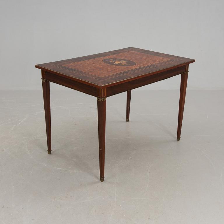 SKRIVBORD, gustaviansk stil. Omkring 1900.