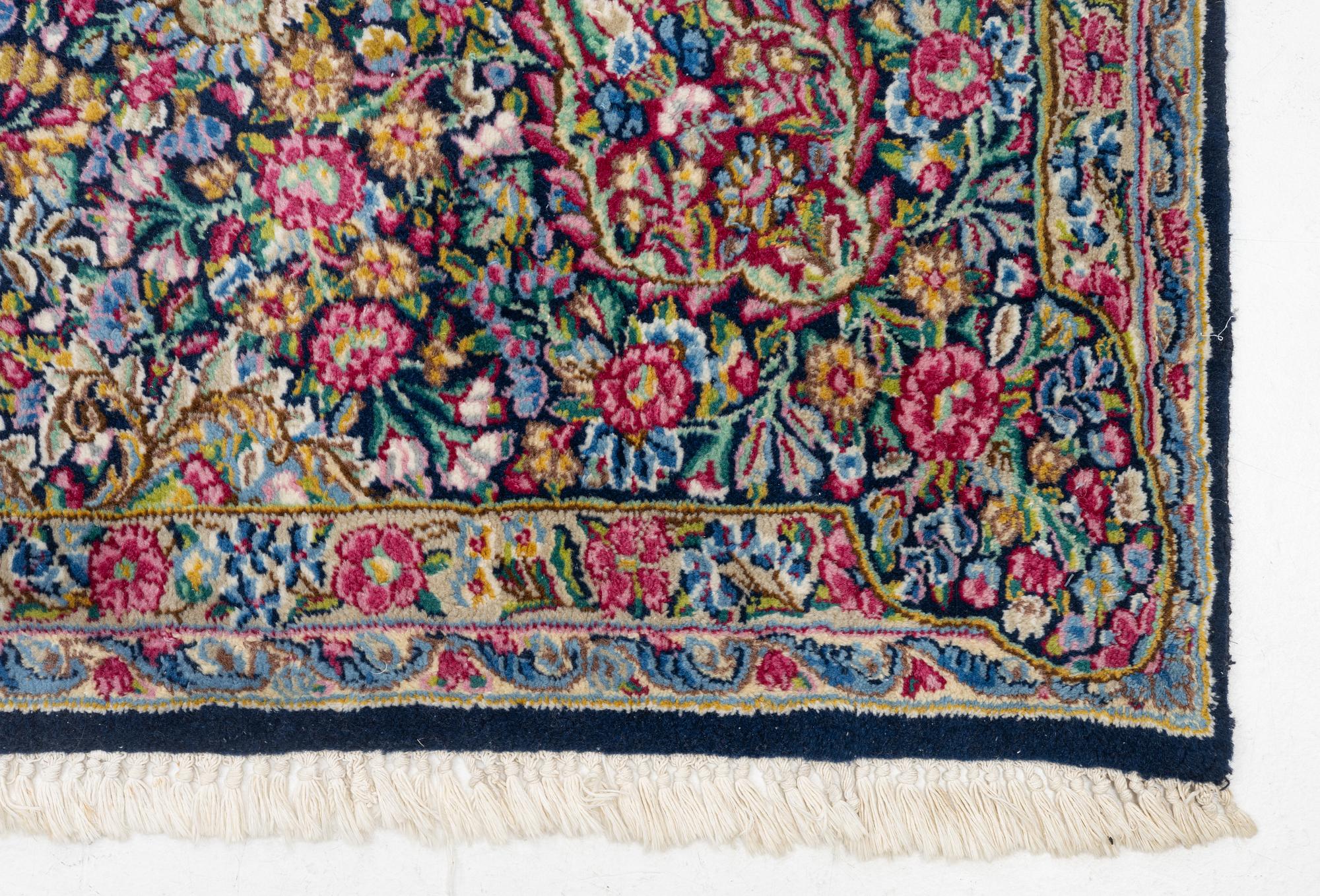 Rug, Kirman, Mille de Fleur, approx. 440 x 304 cm.