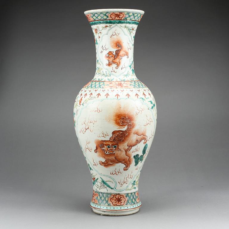 VAS, porslin, Kina, 1900-tal.