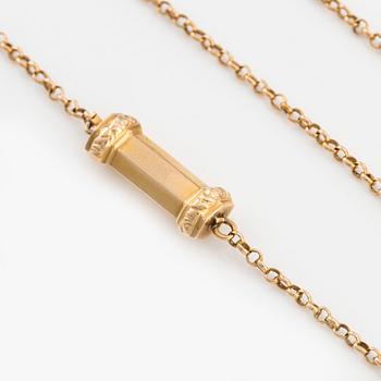 An 18K gold chain.