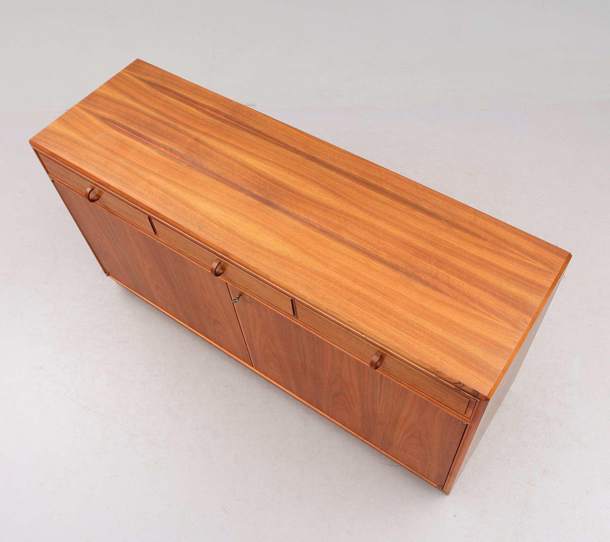 SIDEBOARD, Bertil Fridhagen, Bodafors, 1900-talets andra hälft.