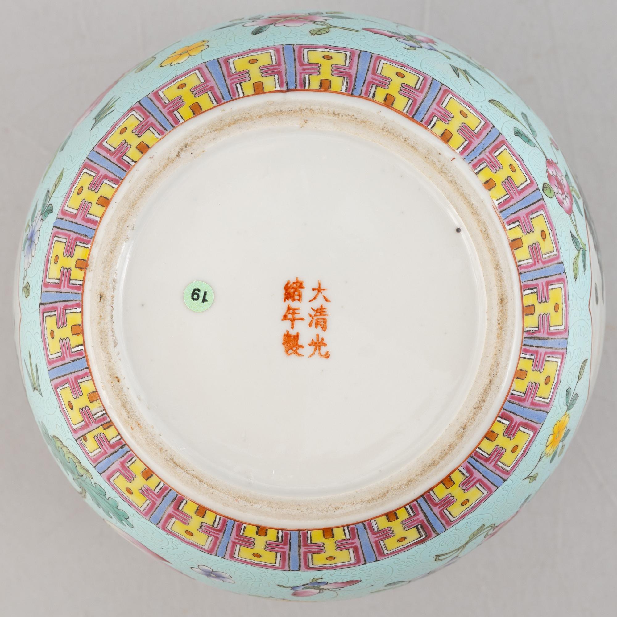 A Chinese sgraffito and famille rose jar, Republic, 20th century.