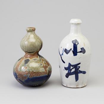 Two Japanese ceramic bottles, 20th century.