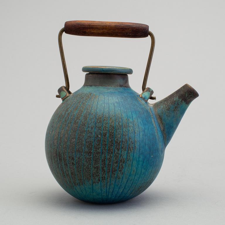 STIG LINDBERG, a stoneware teapot, Gustavsberg 1950/60s.