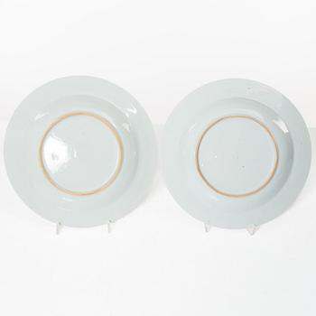 A Chinese famille rose porcelain oval dish and a pair of plates, Qing dynasty, Qianlong (1736-95).