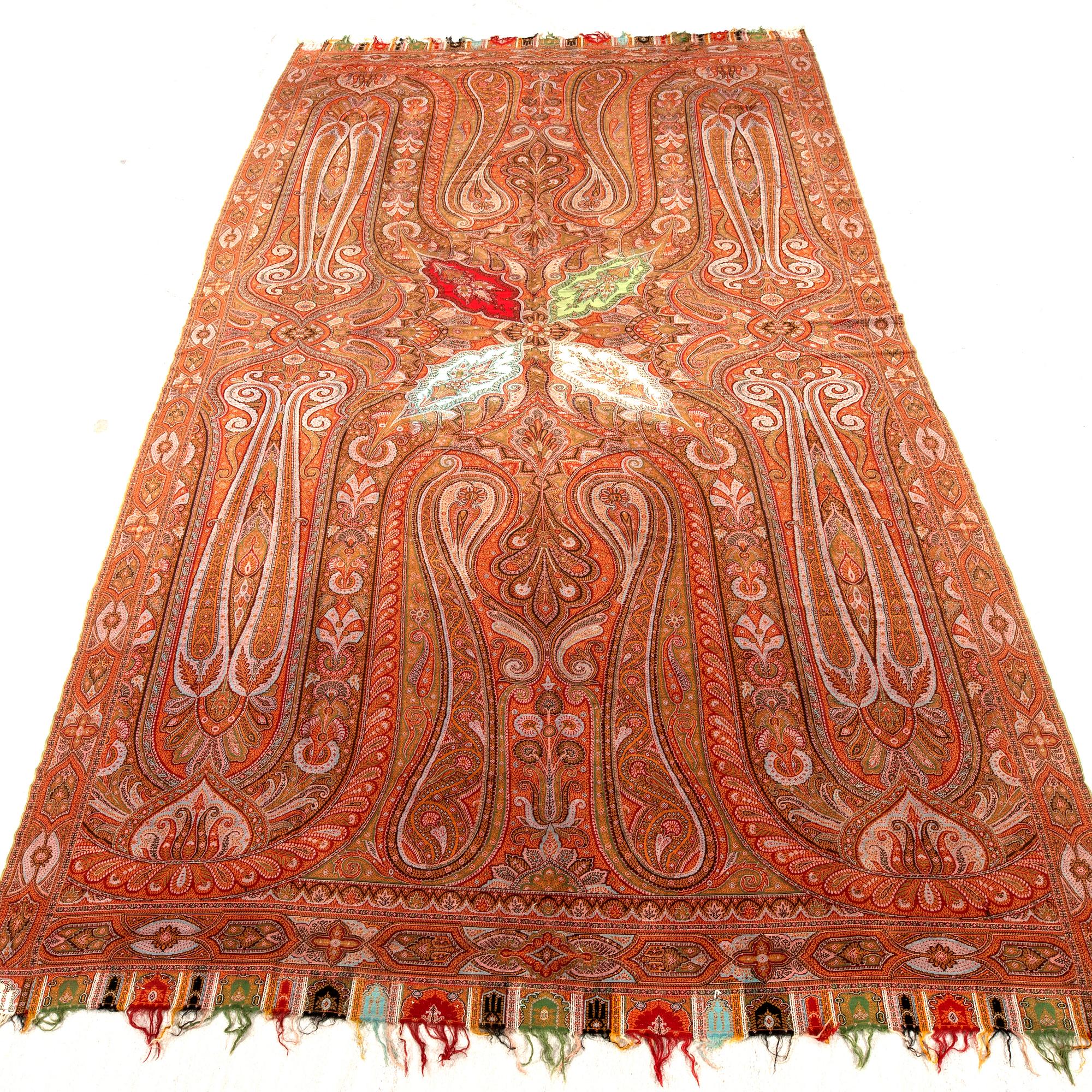 An early 1900s paisley shawl approx 290x160 cm.