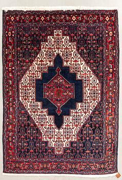 Sennah rug, approximately 155x120 cm.