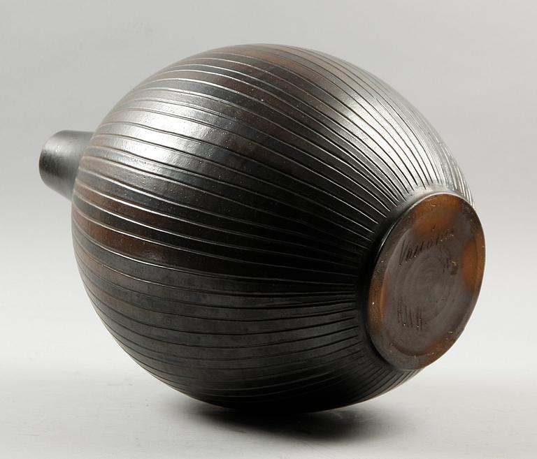 GOLVVAS, stengods, Arthur Andersson, Vallåkra, sign AWA.