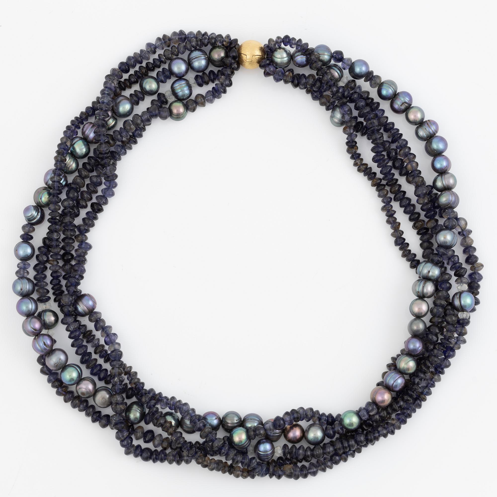 An Ole Lynggaard clasp 18K gold with five-row collar.